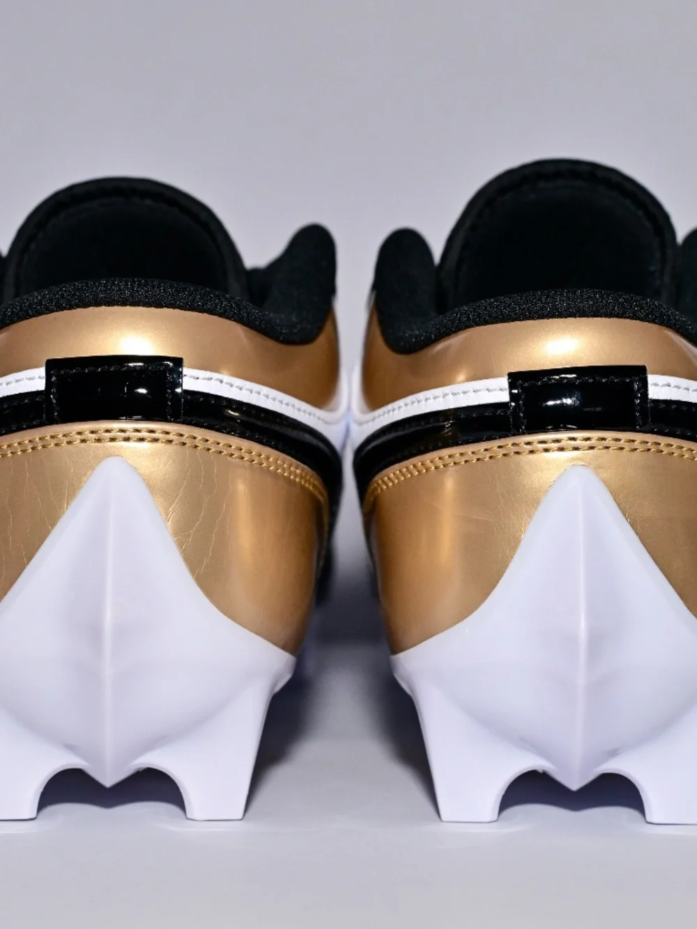 Men's Jordan 1 Low TD Football Cleat Black White Gold Size 9.5 New/Unworn